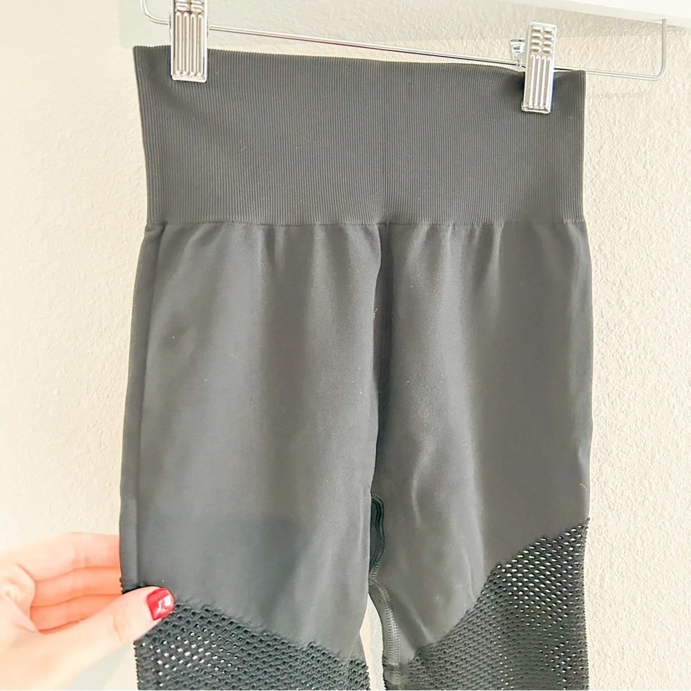 Carbon38 | Black Mesh Pull-On Yoga Leggings Size XS/S Stretch Wide Waist - Picture 4 of 8